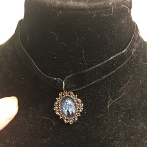 Choker necklace